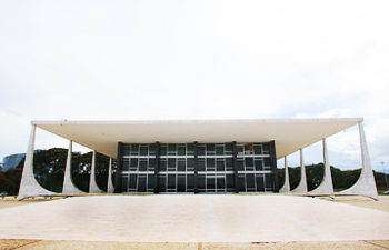 Fato gerador de ITBI é o registro e não a cessão de direitos, decide STF