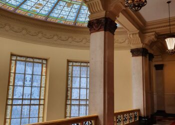 Mantida condenação de corretora de imóveis por estelionato e lavagem de dinheiro