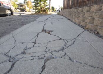 TJSP: Empresa indenizará idosa que caiu em calçada esburacada